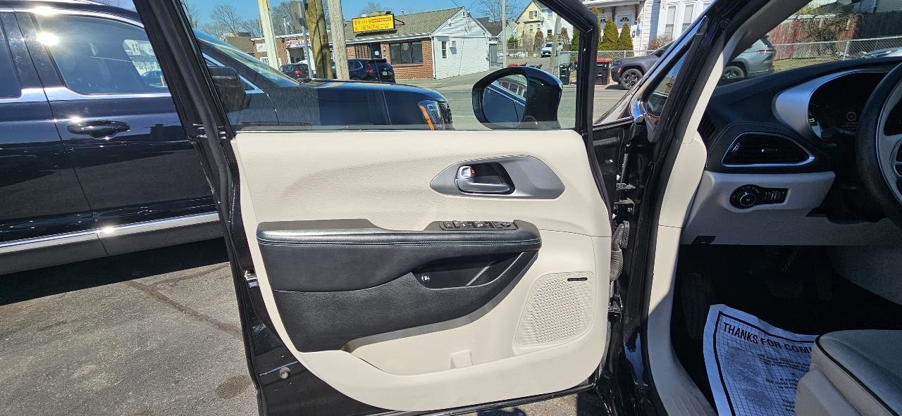 Used 2018 Chrysler Pacifica Limited w/ Advanced Safetytec Group image 8