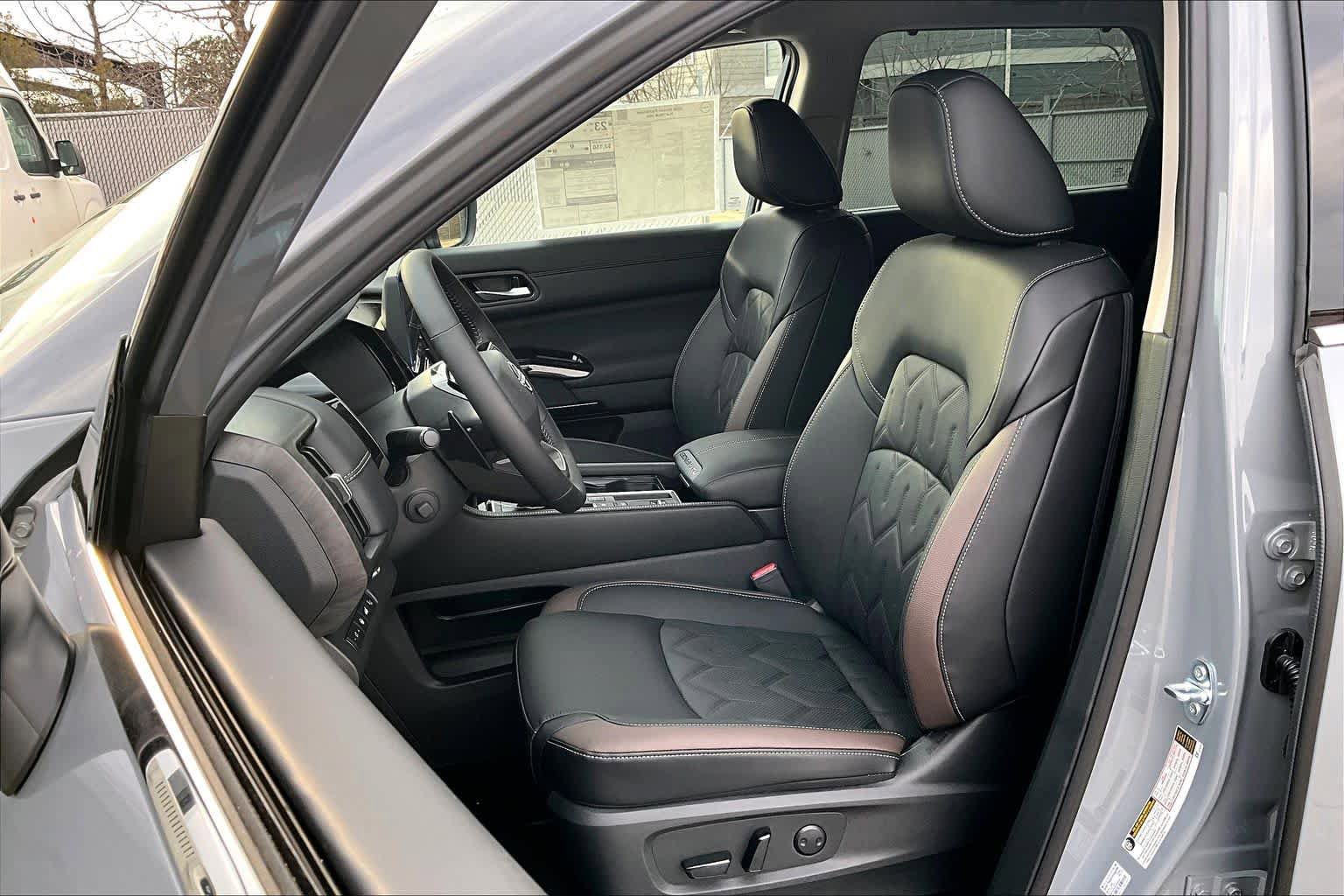 New 2026 Nissan Pathfinder Platinum w/ Cargo Package image 15