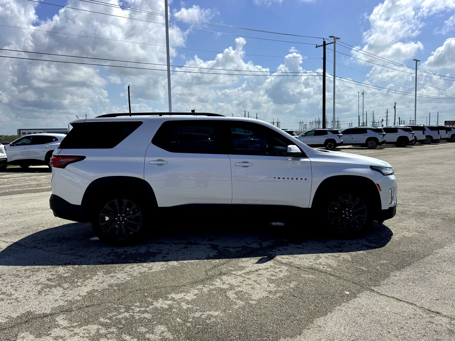Used 2022 Chevrolet Traverse RS w/ LPO, Floor Liner Package FWD image 5