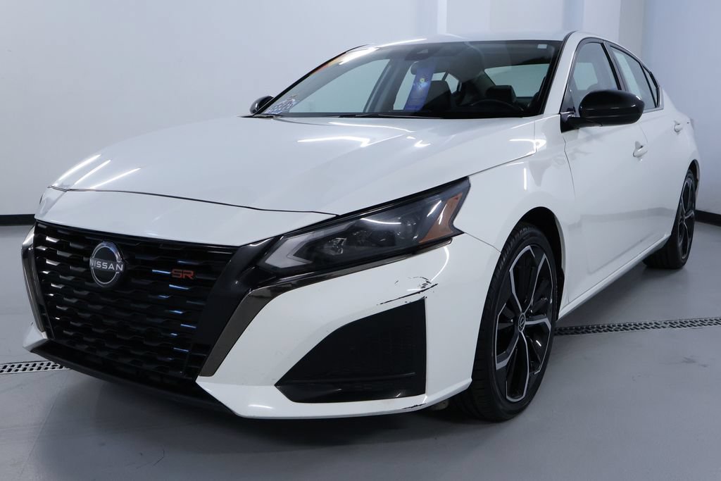 Used 2024 Nissan Altima 2.5 SR FWD image 3