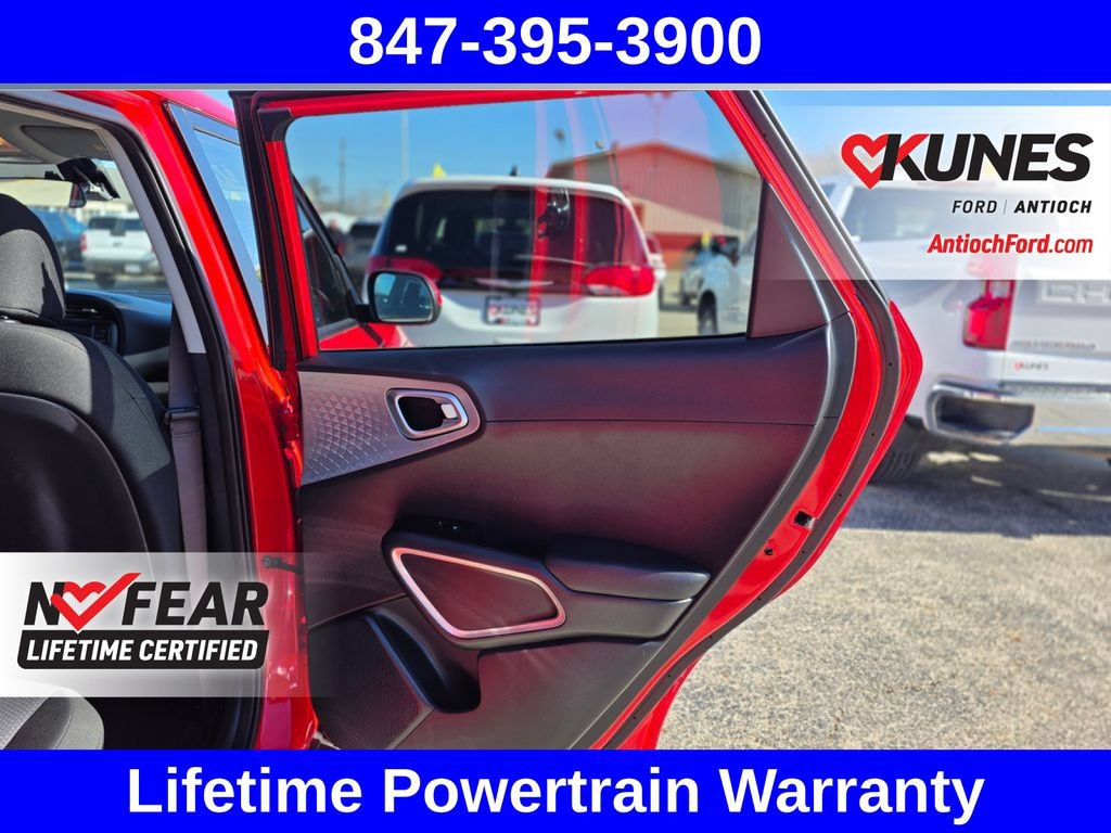 Used 2025 Kia Soul LX w/ LX Technology Package FWD image 31