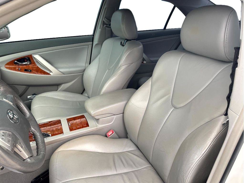 Used 2011 Toyota Camry XLE w/ XLE Extra-Value Pkg #2 FWD image 3
