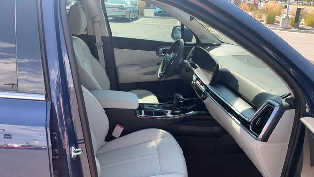 Certified 2025 Kia Sorento SX image 38