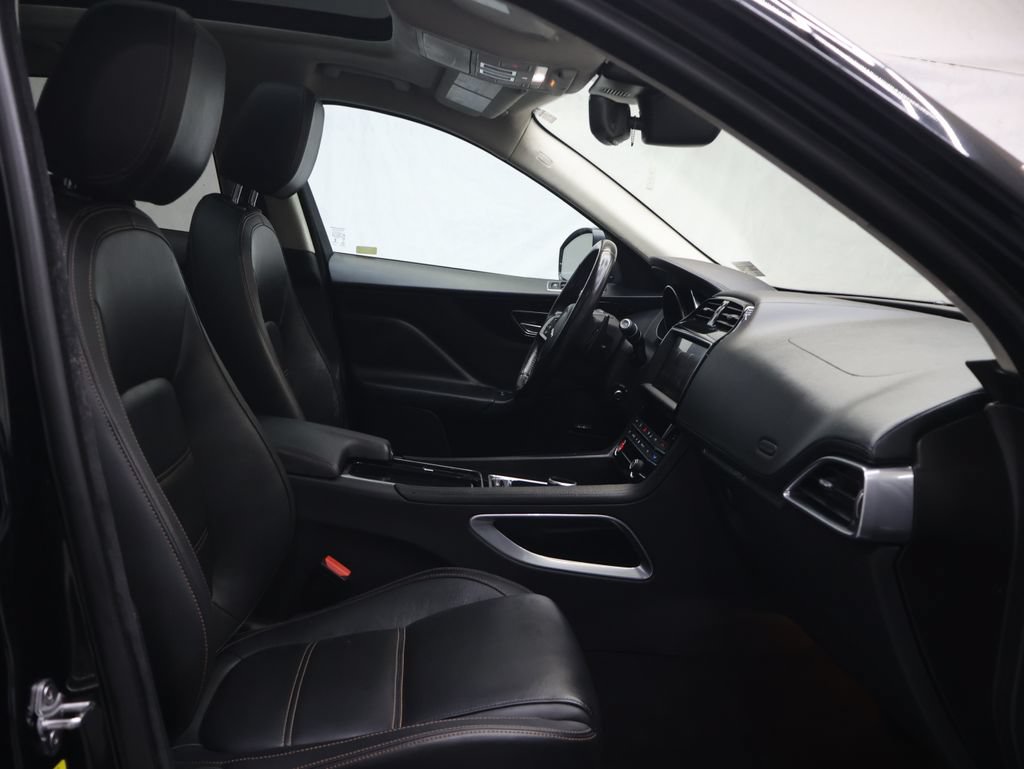 Used 2020 Jaguar F-PACE Prestige AWD/4WD image 9
