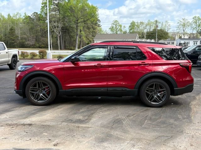 Used 2025 Ford Explorer ST-Line w/ Premium Package image 2