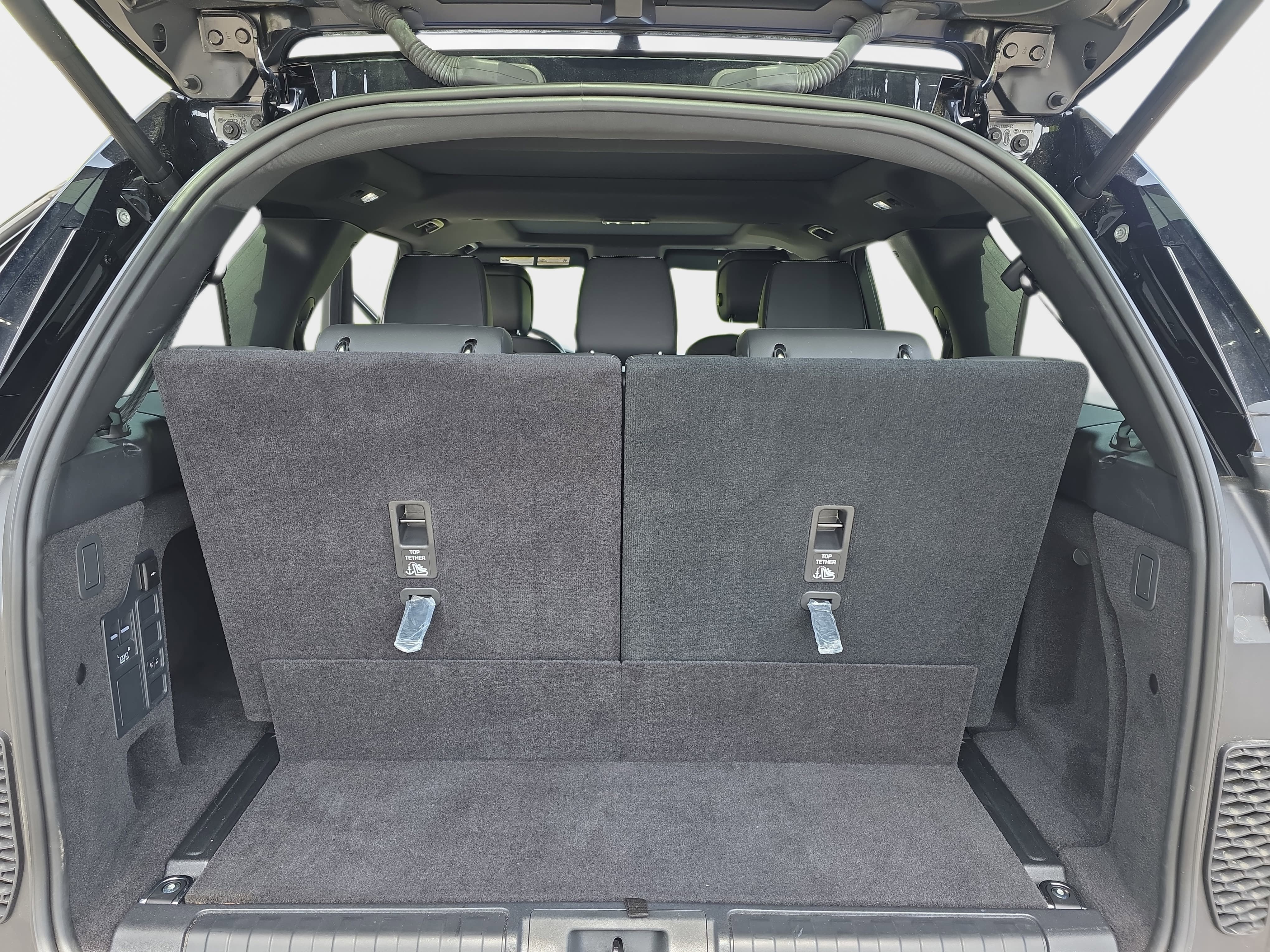 Certified 2025 Land Rover Discovery Dynamic SE AWD/4WD image 13