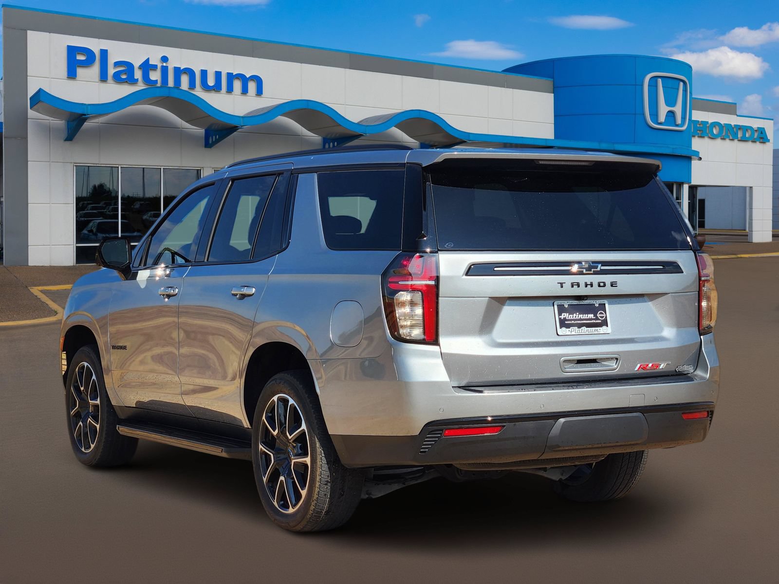 Used 2024 Chevrolet Tahoe RST w/ Luxury Package AWD/4WD image 5