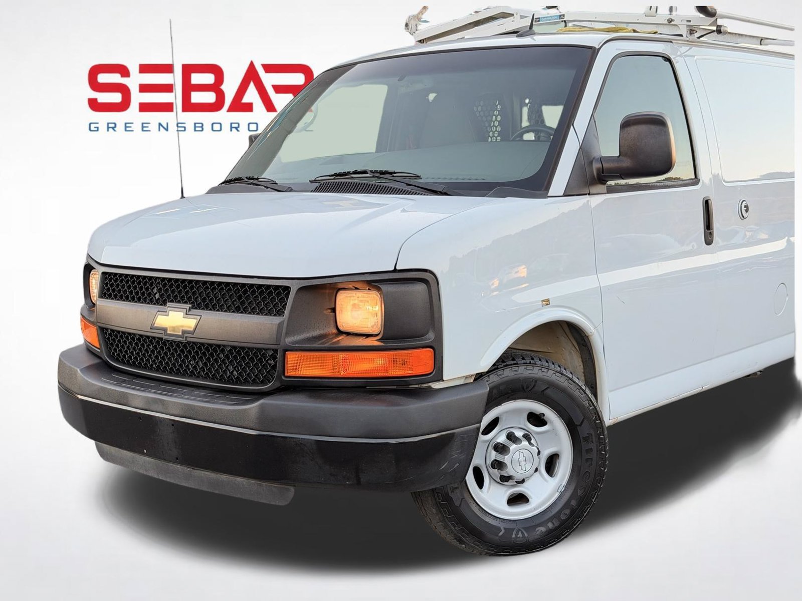 Used 2015 Chevrolet Express 2500 RWD image 2