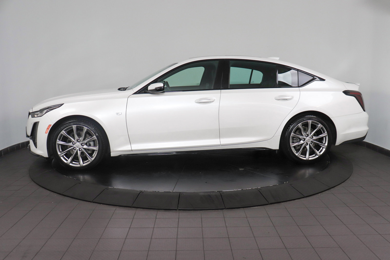Used 2022 Cadillac CT5 Sport image 2