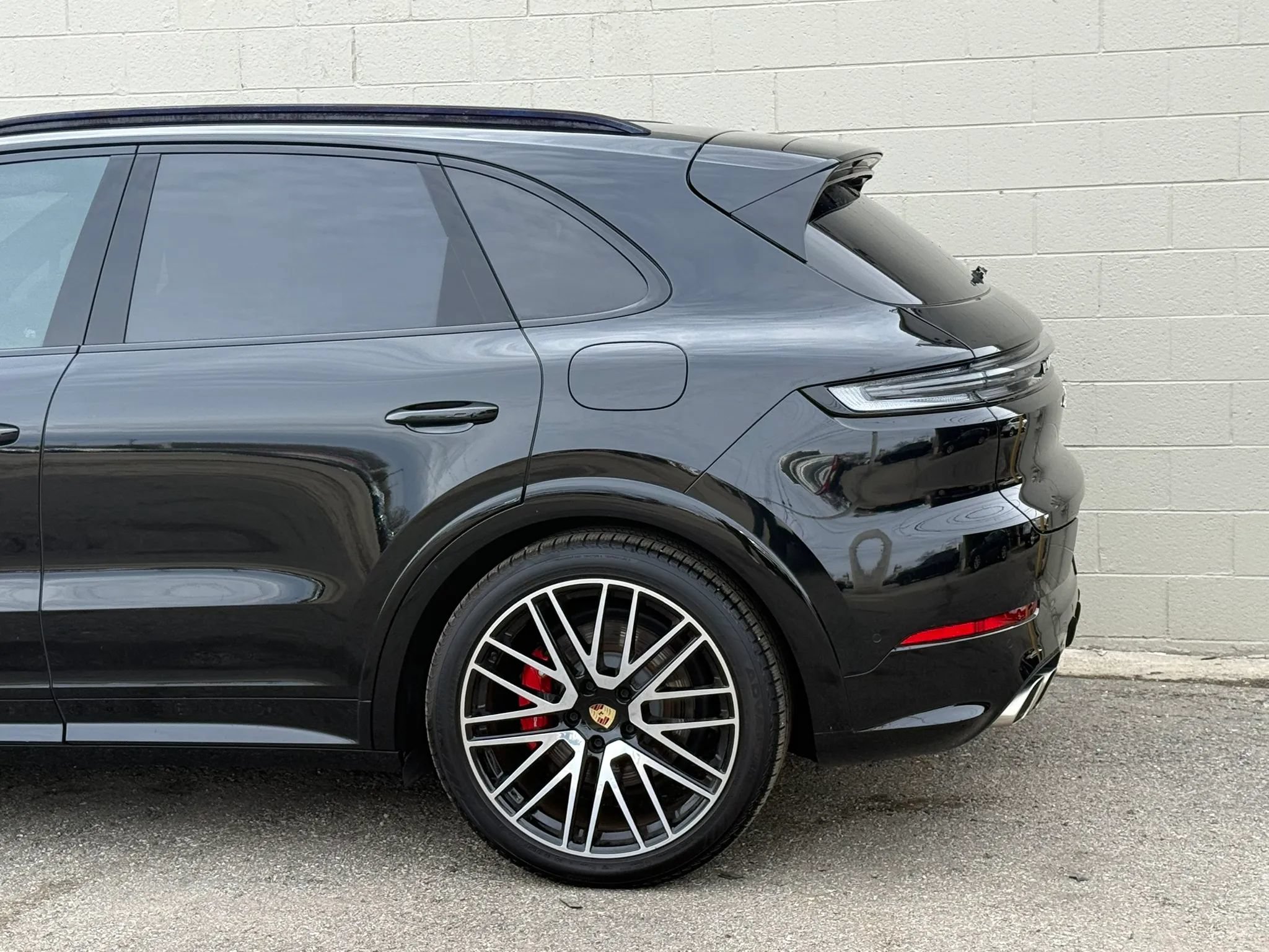 Used 2024 Porsche Cayenne Turbo AWD/4WD image 10