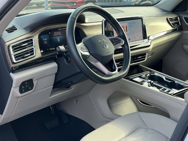 Used 2025 Volkswagen Atlas SE AWD/4WD image 11
