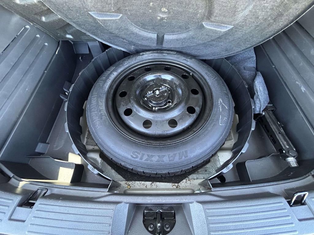 Used 2013 Ford Edge SEL FWD image 16