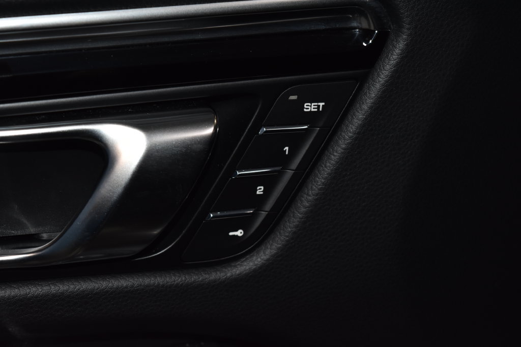 Certified 2026 Porsche Macan AWD/4WD image 7