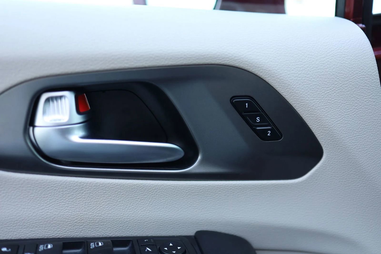 Used 2019 Chrysler Pacifica Limited FWD image 10
