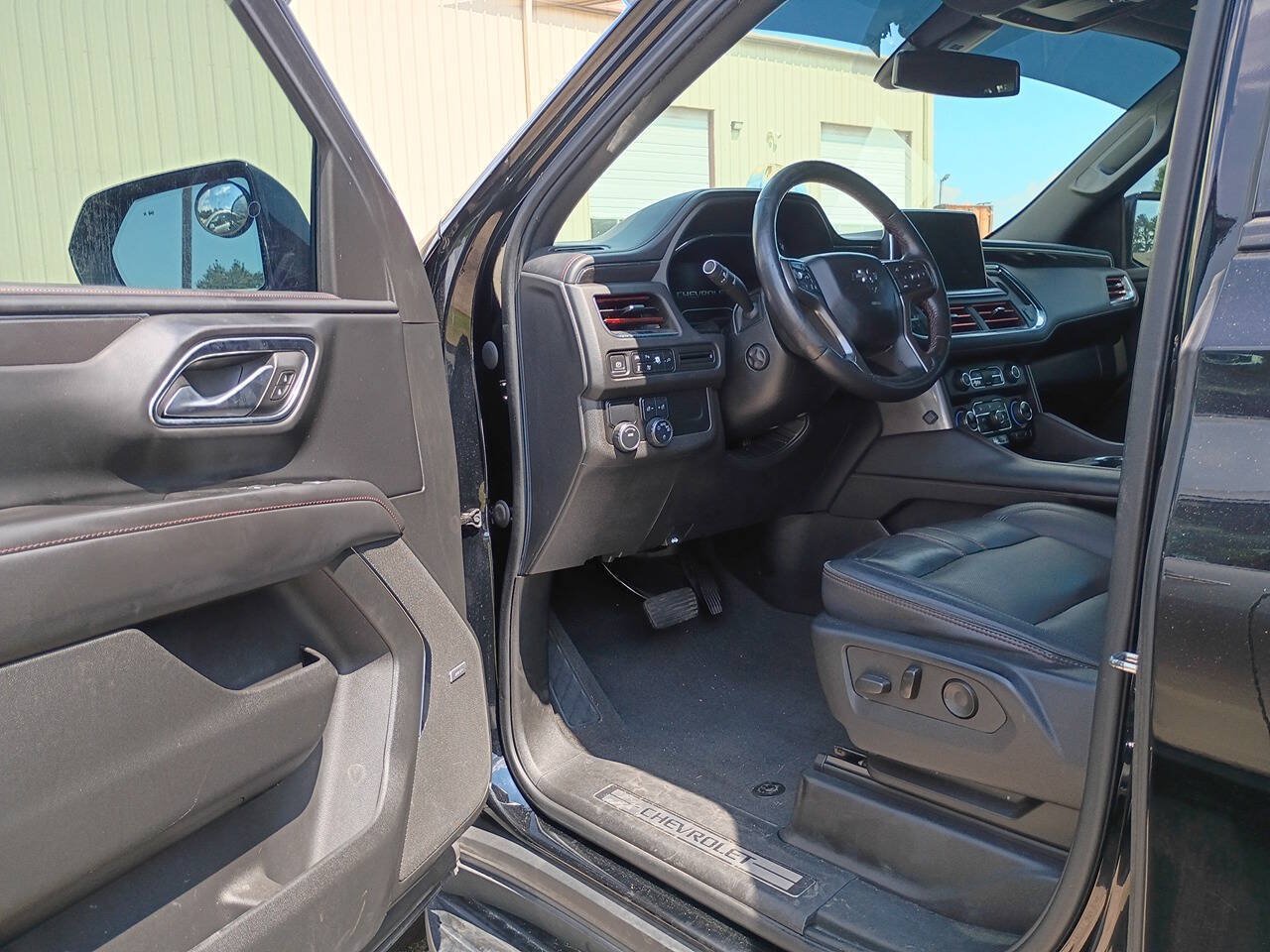 Used 2022 Chevrolet Suburban RST w/ Luxury Package RWD image 7