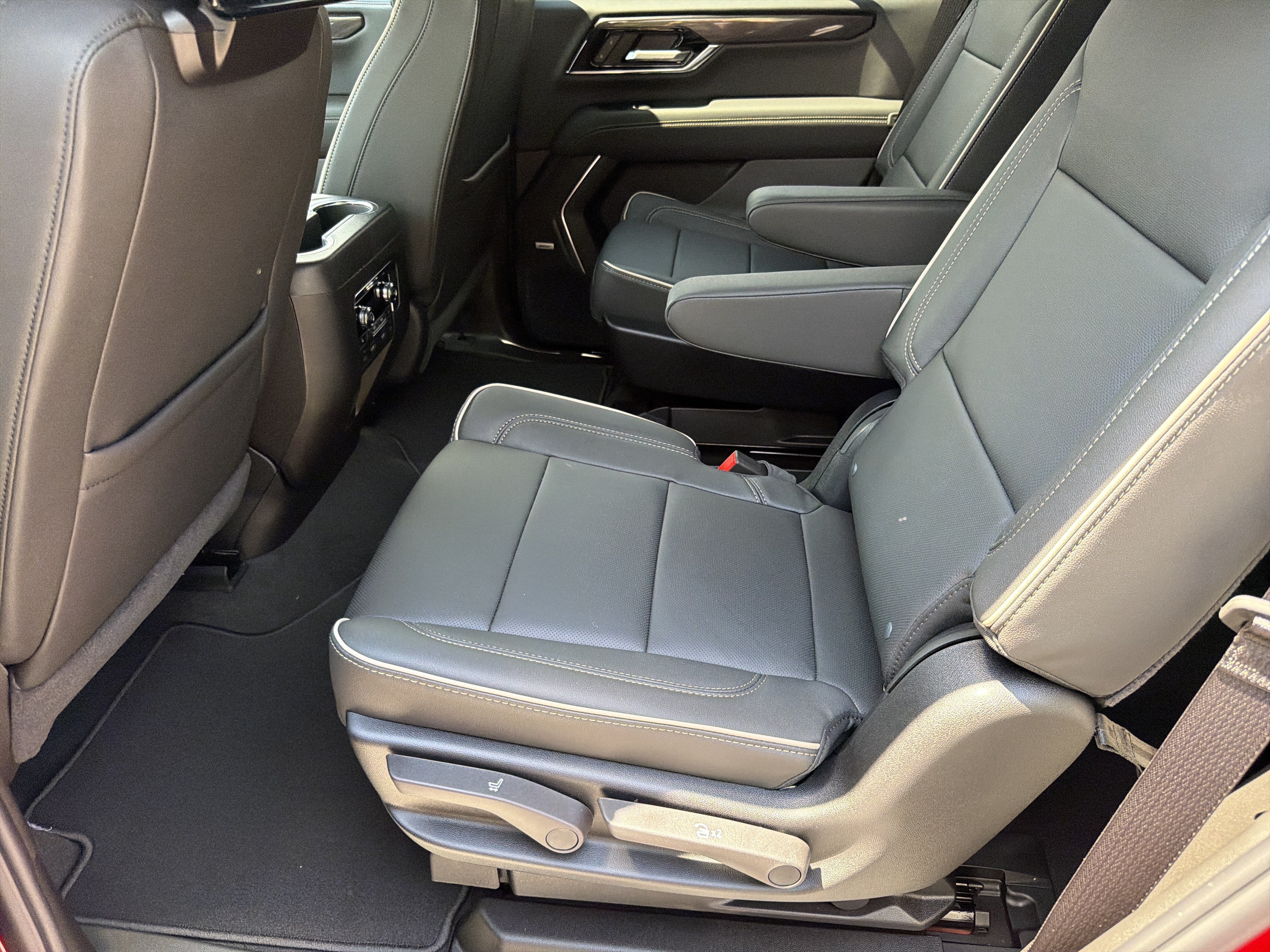 New 2026 GMC Yukon Elevation w/ Elevation Premium Package AWD/4WD image 22