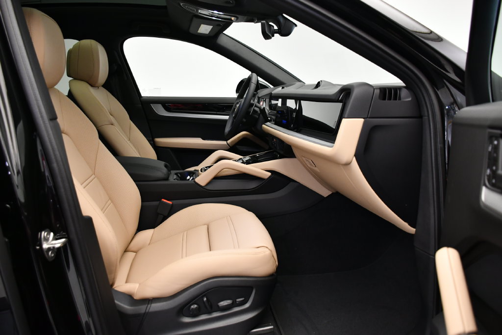 Certified 2025 Porsche Cayenne E-Hybrid Coupe AWD/4WD image 51