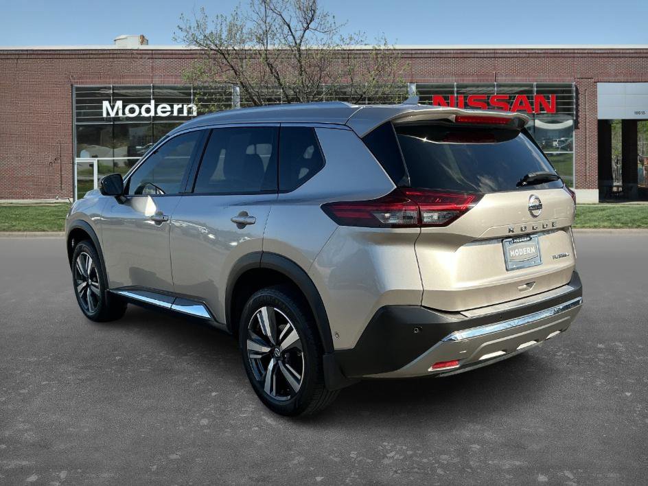 Certified 2021 Nissan Rogue Platinum image 2