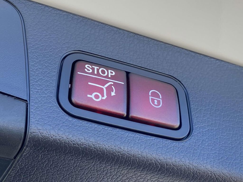 Certified 2025 Mercedes-Benz GLB 250 image 11