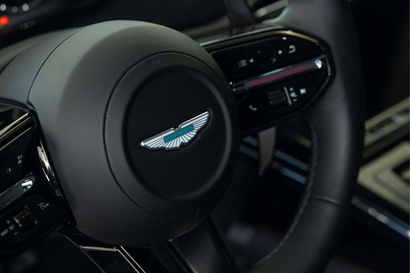 Used 2025 Aston Martin V8 Vantage Coupe image 26