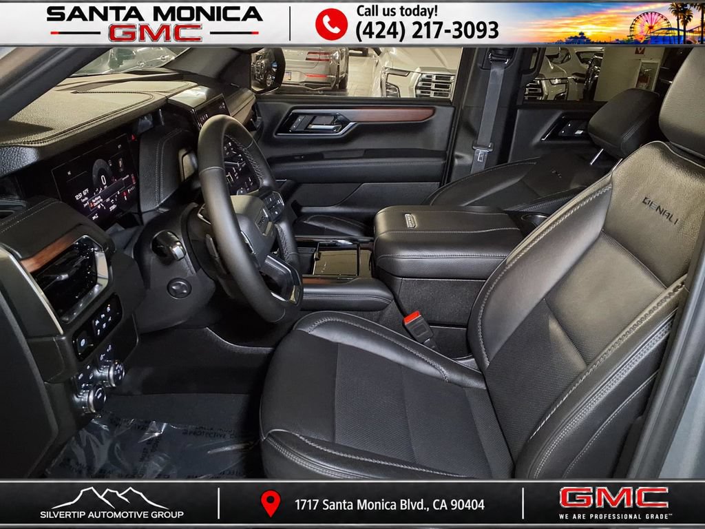 Used 2025 GMC Yukon Denali AWD/4WD image 14