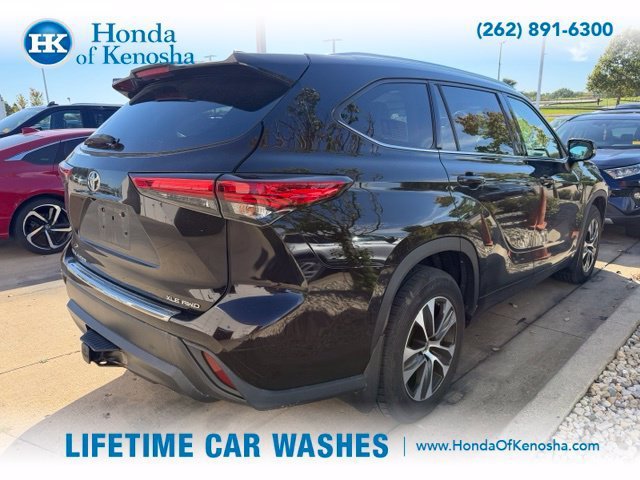 Used 2020 Toyota Highlander XLE AWD/4WD image 2