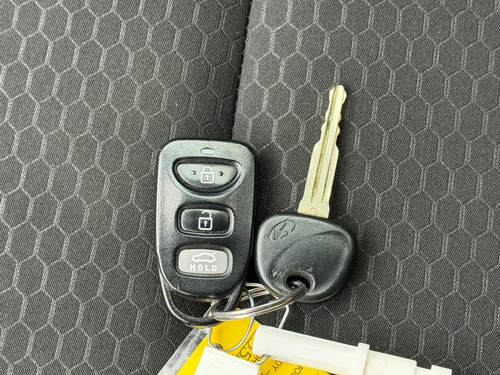 Used 2020 Hyundai Elantra SE w/ Cargo Package (C1) image 29