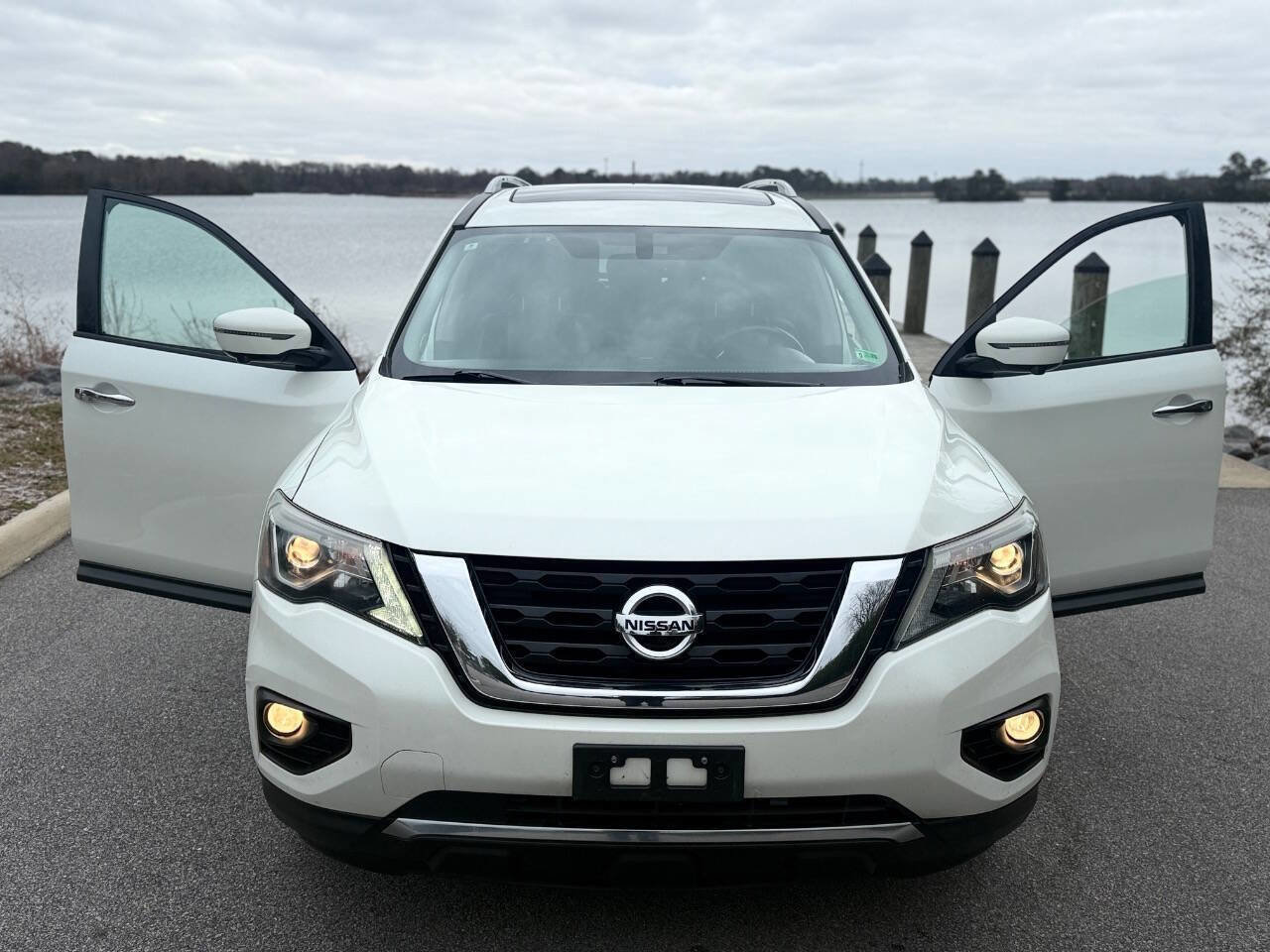 Used 2017 Nissan Pathfinder SL w/ SL Premium Package image 2
