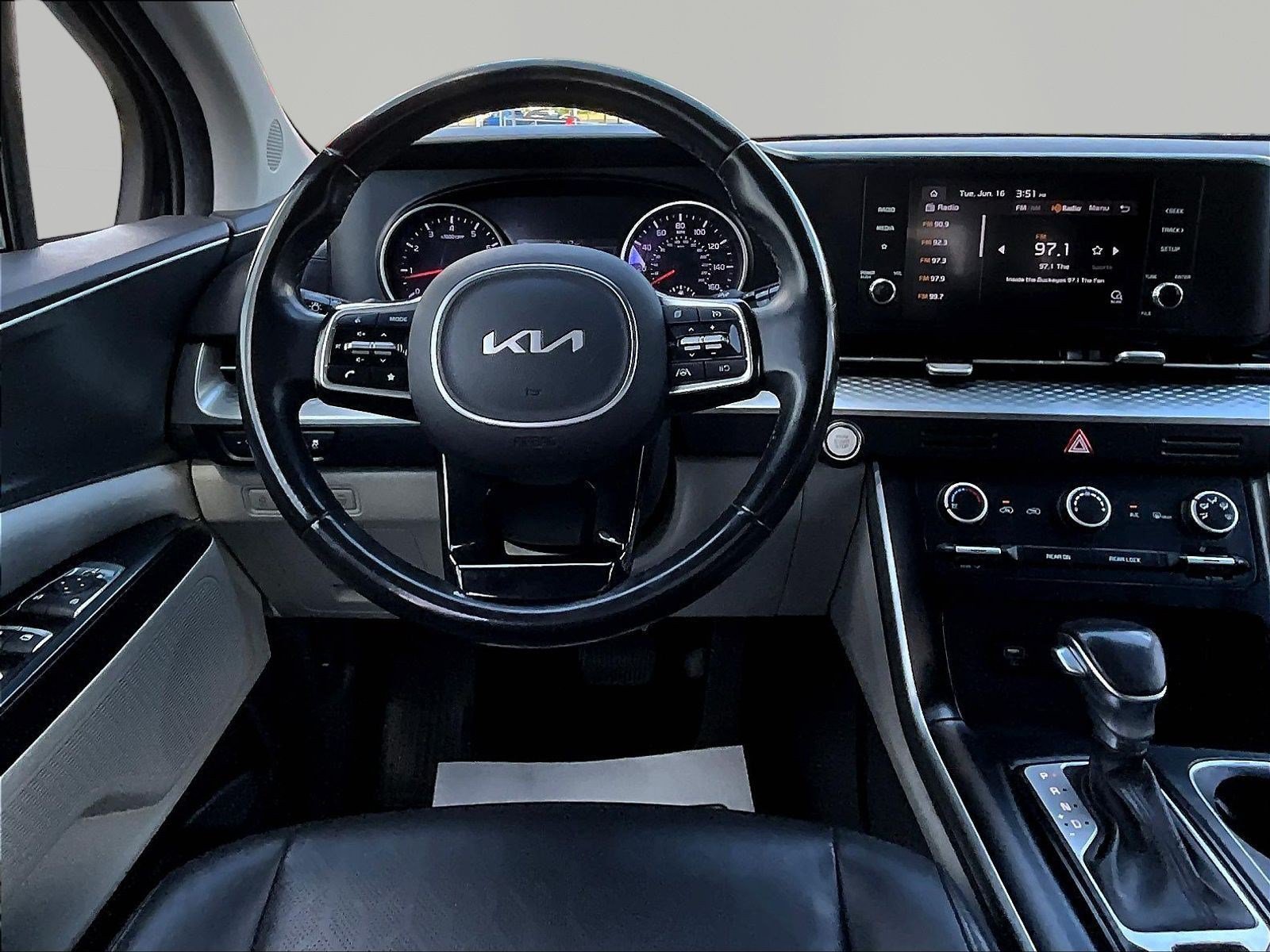 Used 2022 Kia Carnival LX FWD image 8