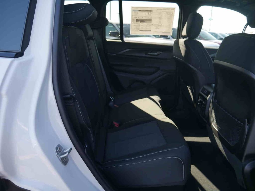 New 2025 Jeep Grand Cherokee Laredo X w/ Luxury Tech Group I image 19