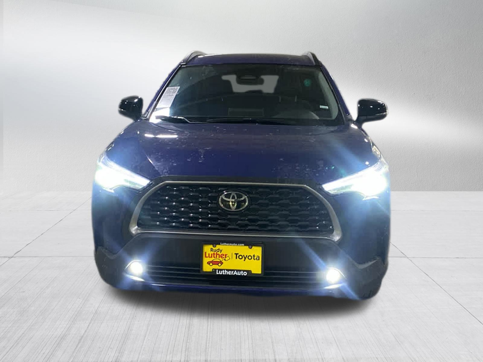 Certified 2025 Toyota Corolla Cross XLE image 2