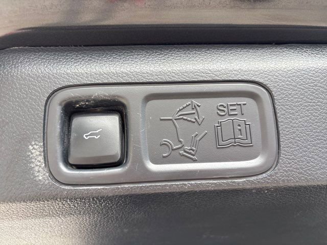 Used 2023 Ford Expedition Limited image 21