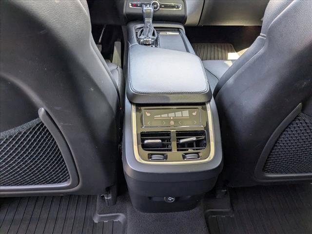 Used 2020 Volvo XC90 T5 Momentum w/ Protection Package Premier image 19