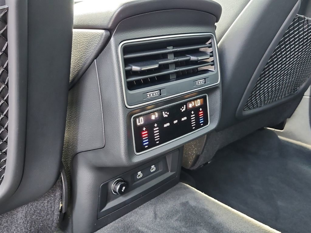 Used 2022 Audi Q8 Premium Plus image 15