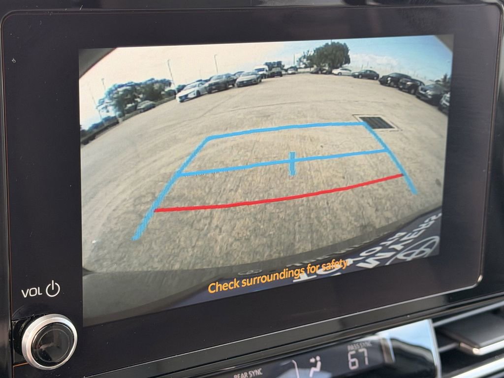 Used 2026 Toyota Sienna LE FWD image 19