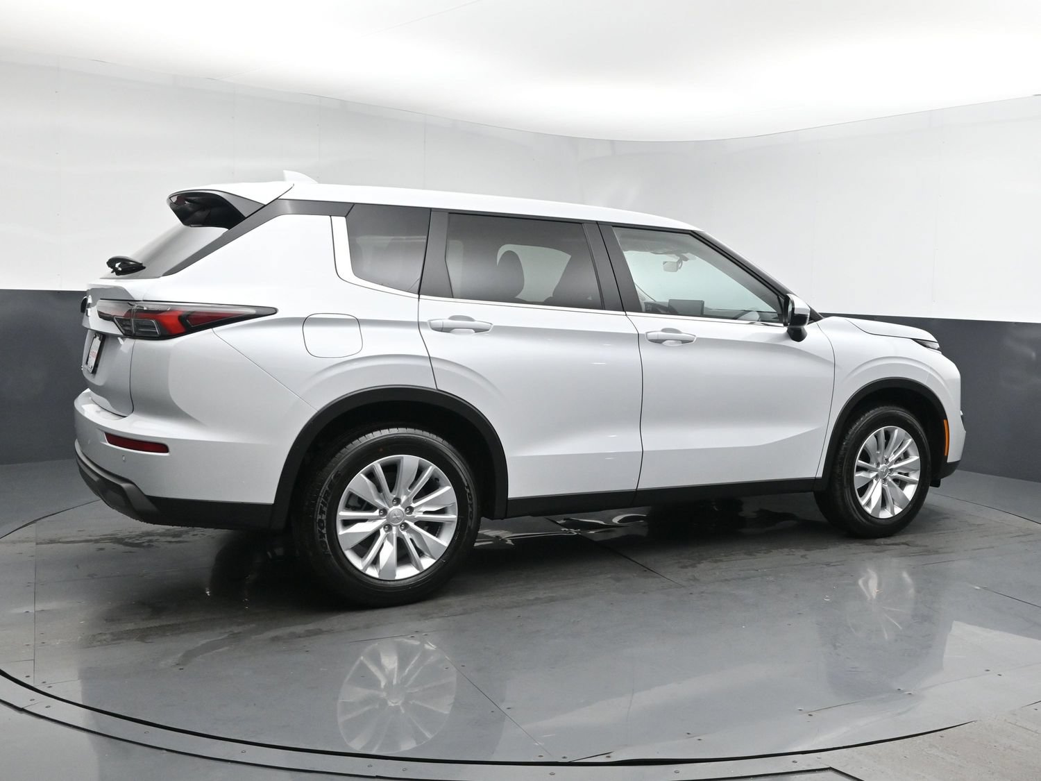New 2026 Mitsubishi Outlander ES FWD image 3