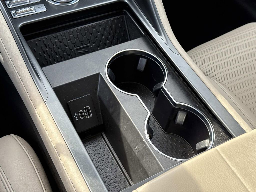 Used 2025 Lincoln Nautilus Reserve image 14