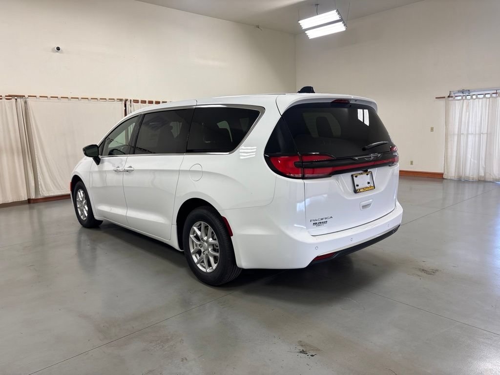 New 2027 Chrysler Pacifica Select w/ Family Tech Group FWD image 6