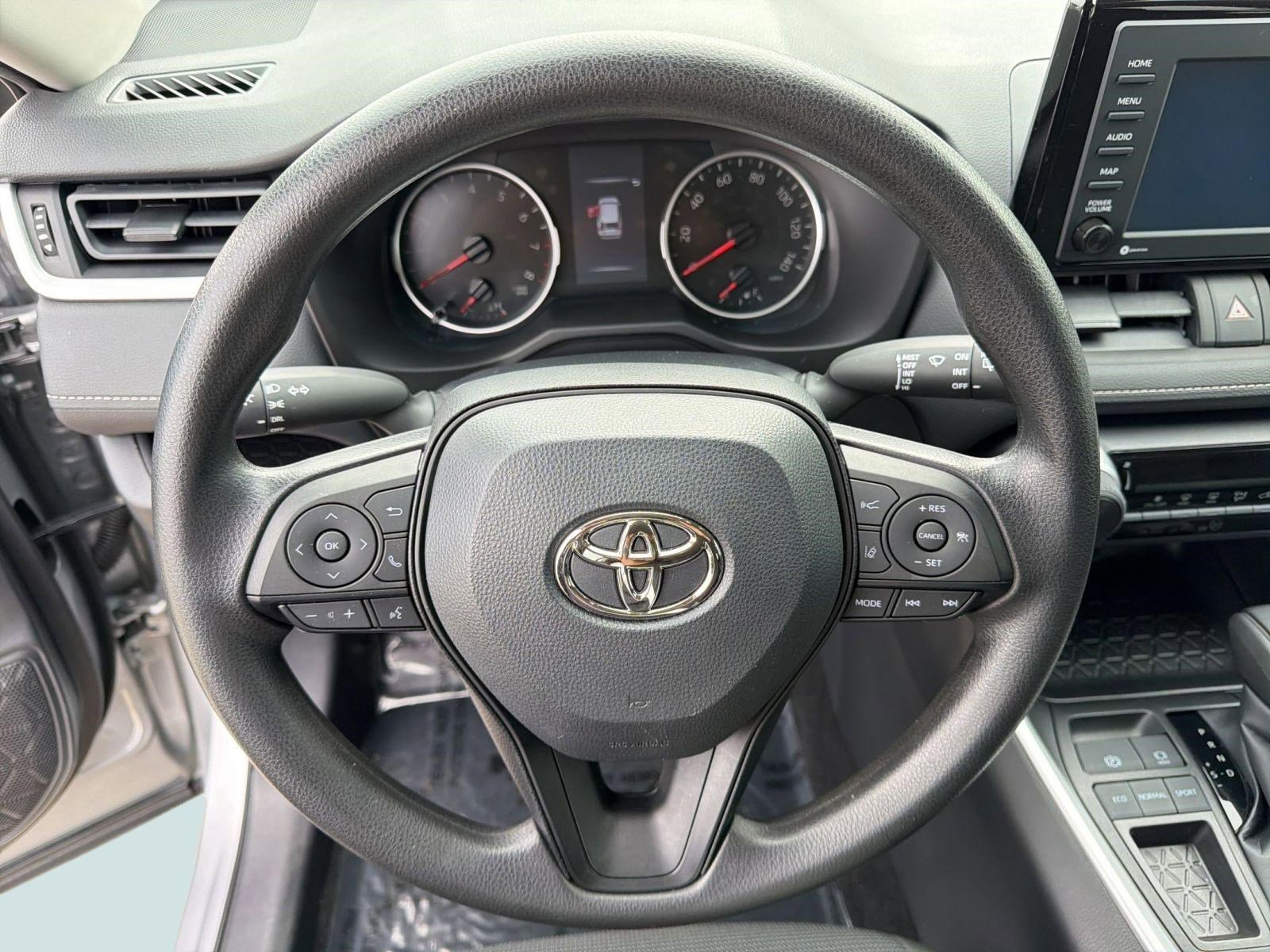 Used 2022 Toyota RAV4 LE image 15