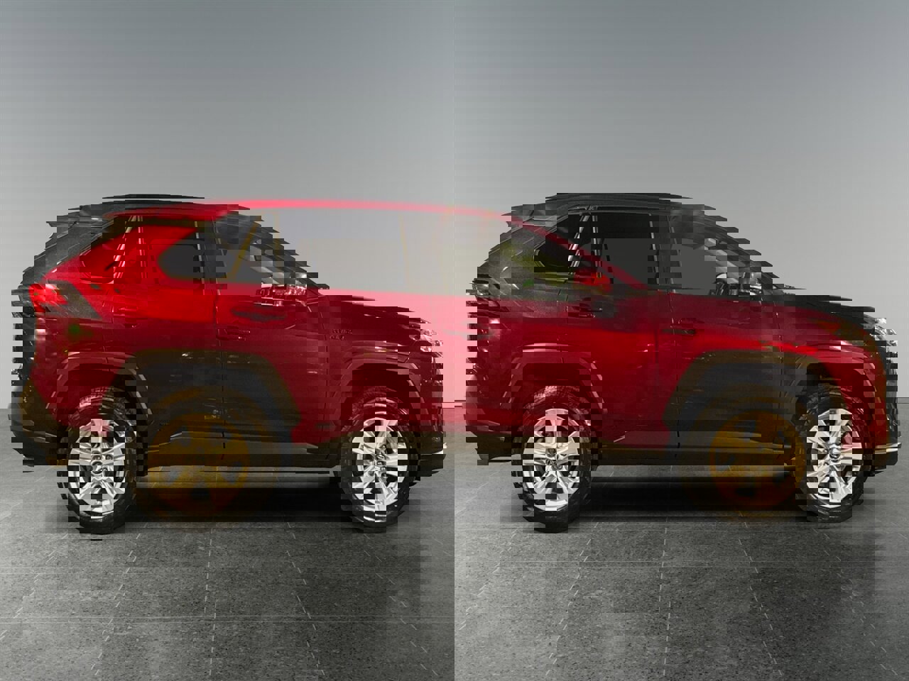 Used 2021 Toyota RAV4 LE image 7