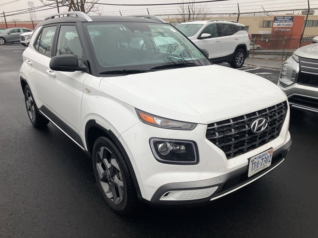 Used 2025 Hyundai Venue Limited image 2