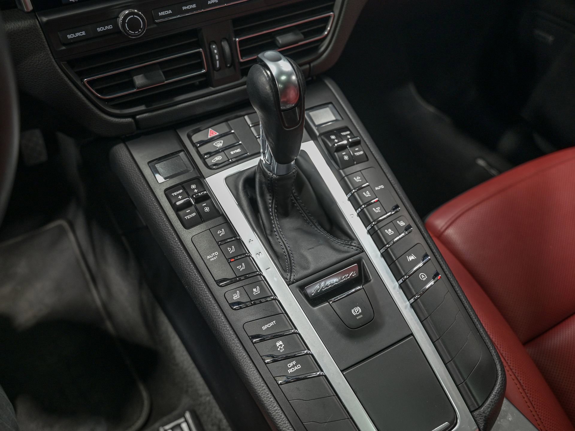 Used 2020 Porsche Macan S image 23