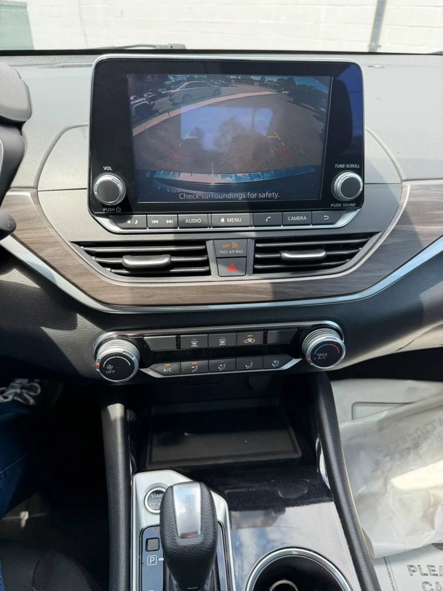 Used 2024 Nissan Altima 2.5 SV FWD image 6