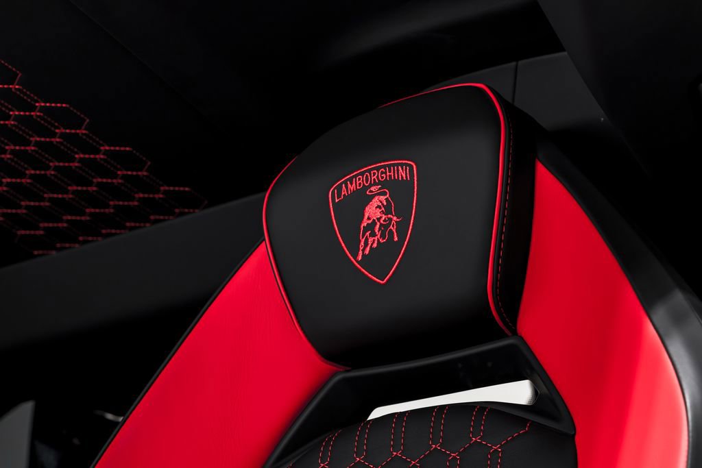 Used 2024 Lamborghini Revuelto image 19