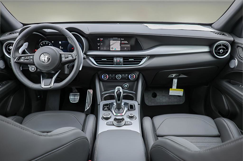 New 2025 Alfa Romeo Stelvio Sprint image 9