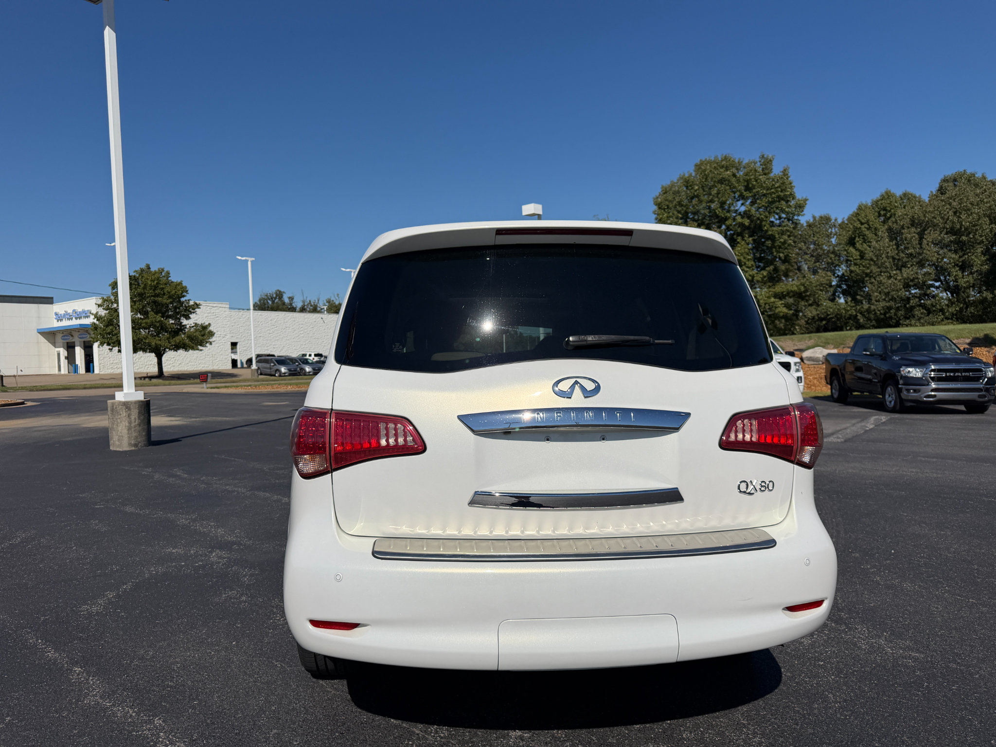 Used 2013 INFINITI QX56 4WD w/ Theater Pkg image 6