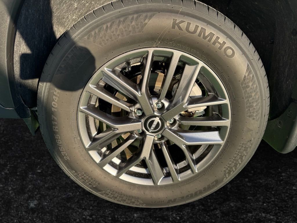 Used 2025 Nissan Rogue S image 26