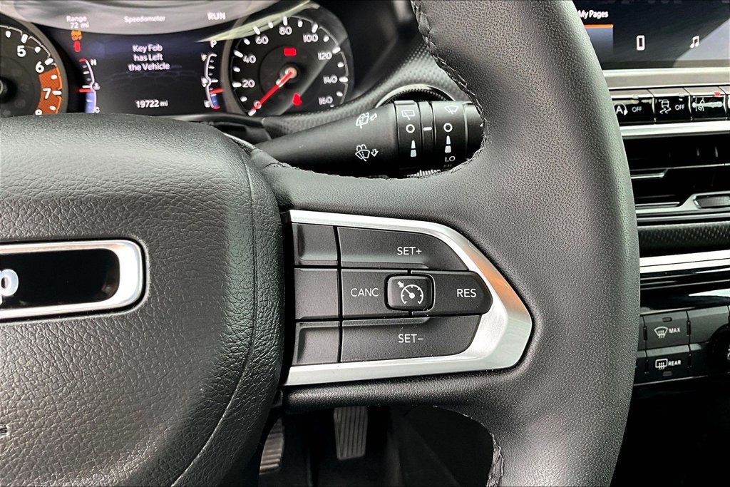 Used 2025 Jeep Compass Latitude w/ Altitude Special Edition AWD/4WD image 13
