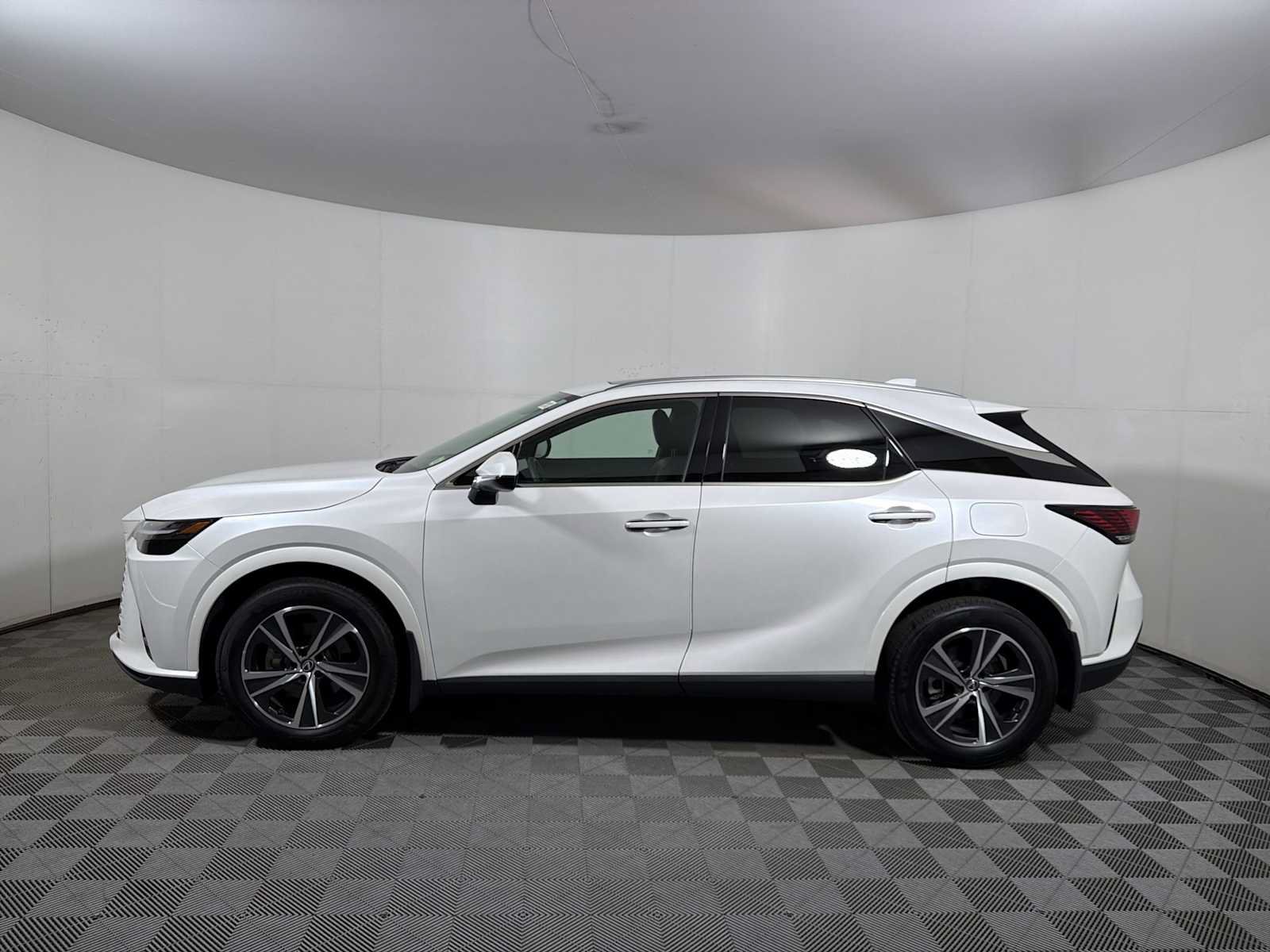 Used 2024 Lexus RX 350 Premium w/ Accessory Package (Z1) AWD/4WD image 4