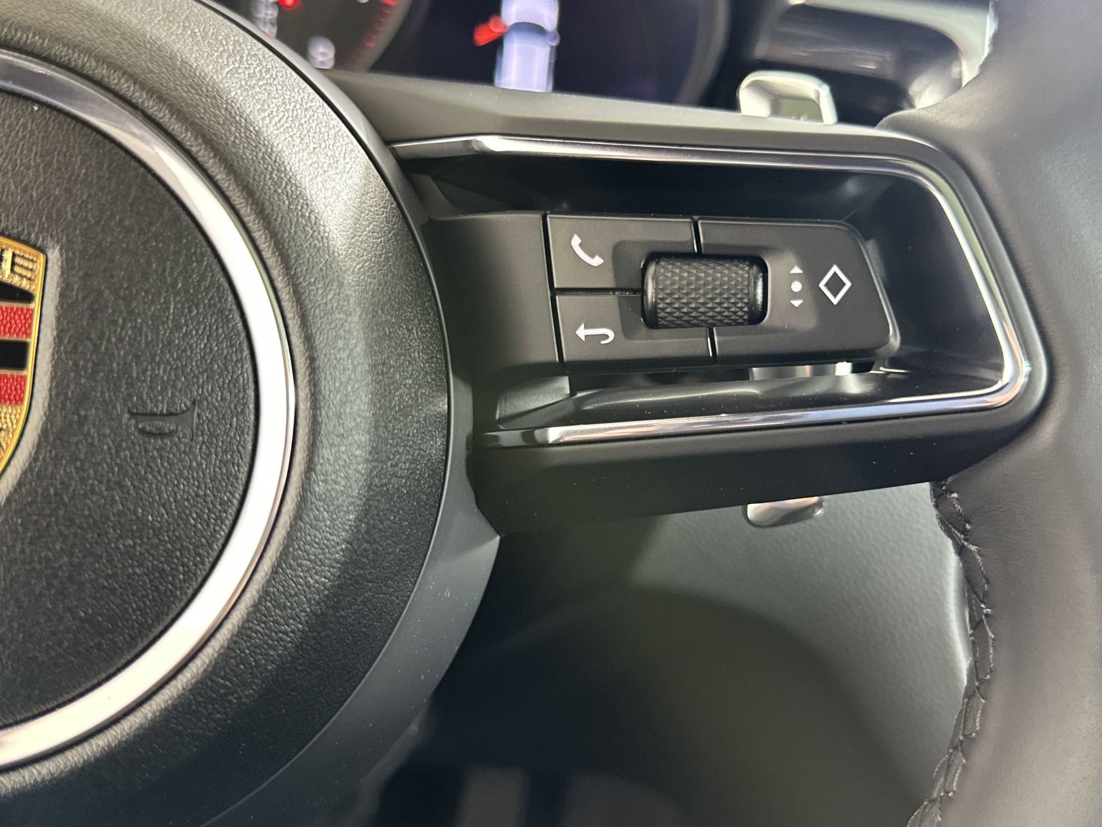 Certified 2025 Porsche Macan image 29